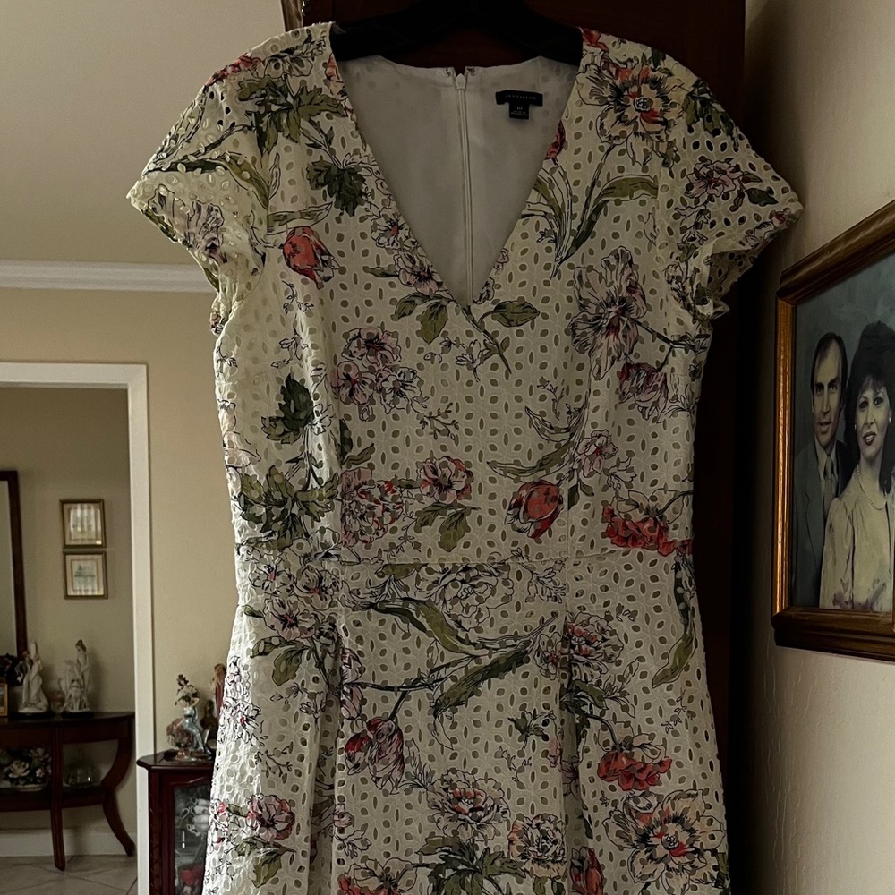 Ann Taylor Cream Floral print Midi Dress- size 10 fit and flair excellent - Picture 3 of 14